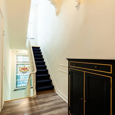 Πανσιόν La Lys &